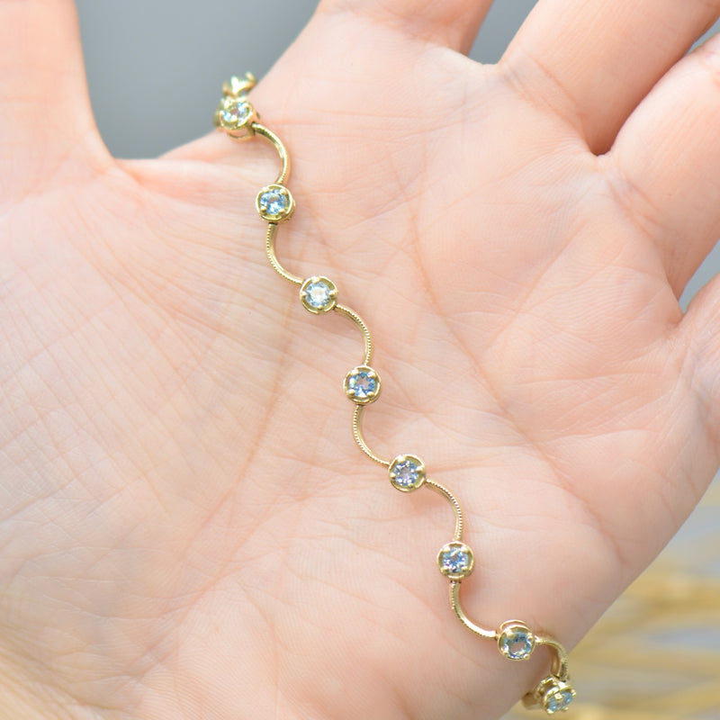 9ct Yellow Gold Aquamarine Wave Design Link Bracelet (1.60 Carats)