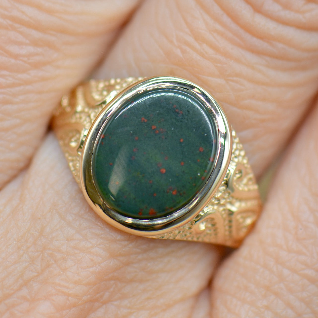 Vintage 1980s 9ct Yellow Gold Bloodstone Engraved Signet Ring