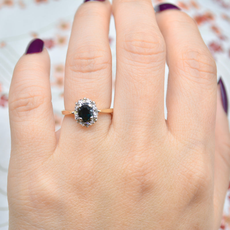 Get the Perfect Black Sapphire Engagement Rings | GLAMIRA.in