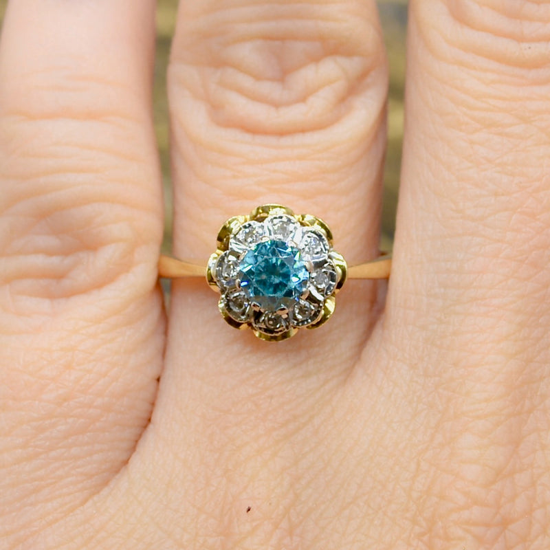 1940s Blue Zircon & Diamonds Flower Design Ring (0.81ct)