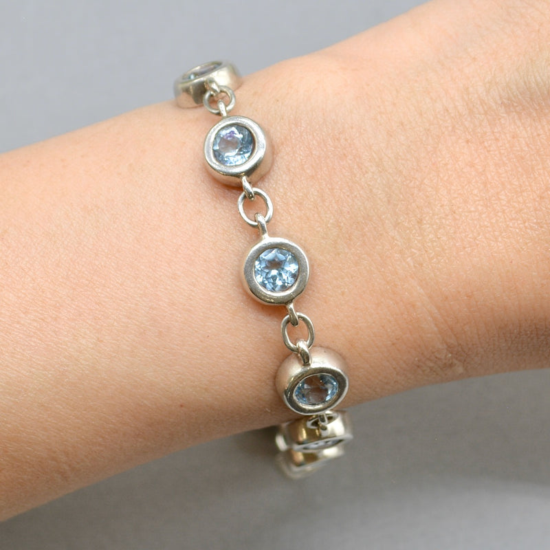 1950s Sky Blue Topaz Bracelet in Sterling Silver UK Hallmarked (8 carats)