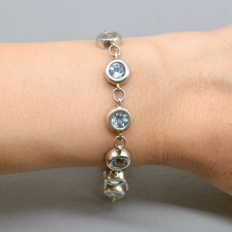 1950s Sky Blue Topaz Bracelet in Sterling Silver UK Hallmarked (8 carats)