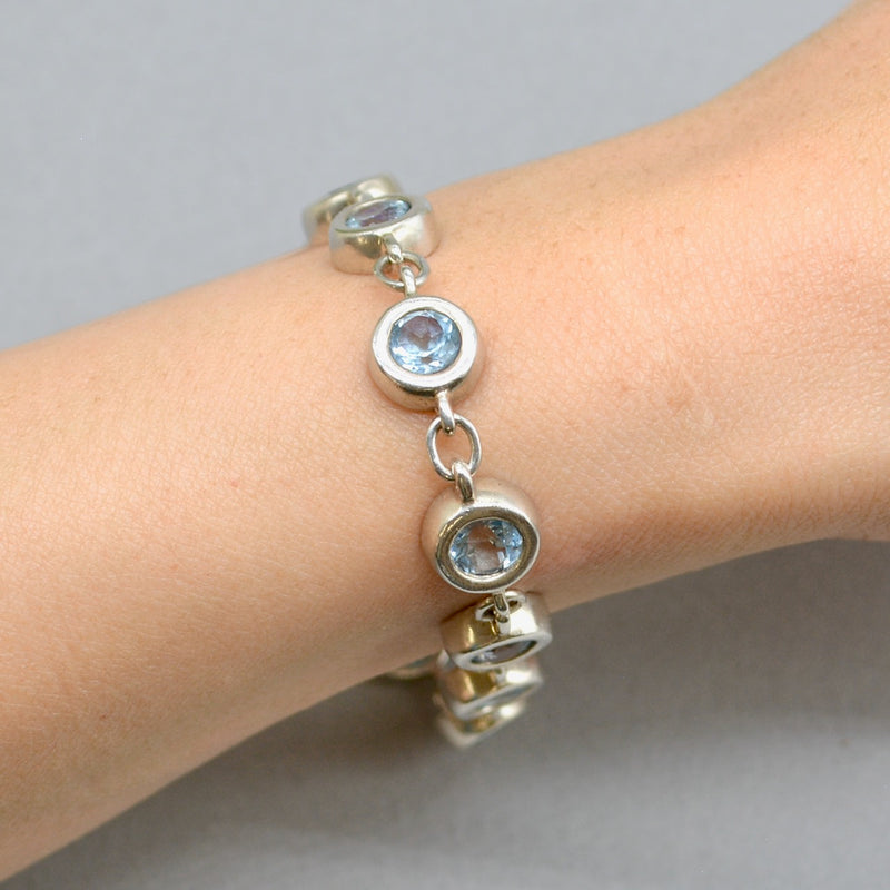 1950s Sky Blue Topaz Bracelet in Sterling Silver UK Hallmarked (8 carats)