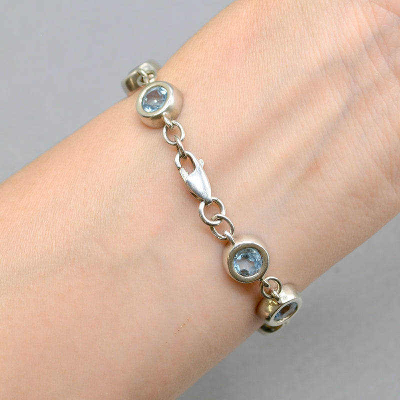 1950s Sky Blue Topaz Bracelet in Sterling Silver UK Hallmarked (8 carats)