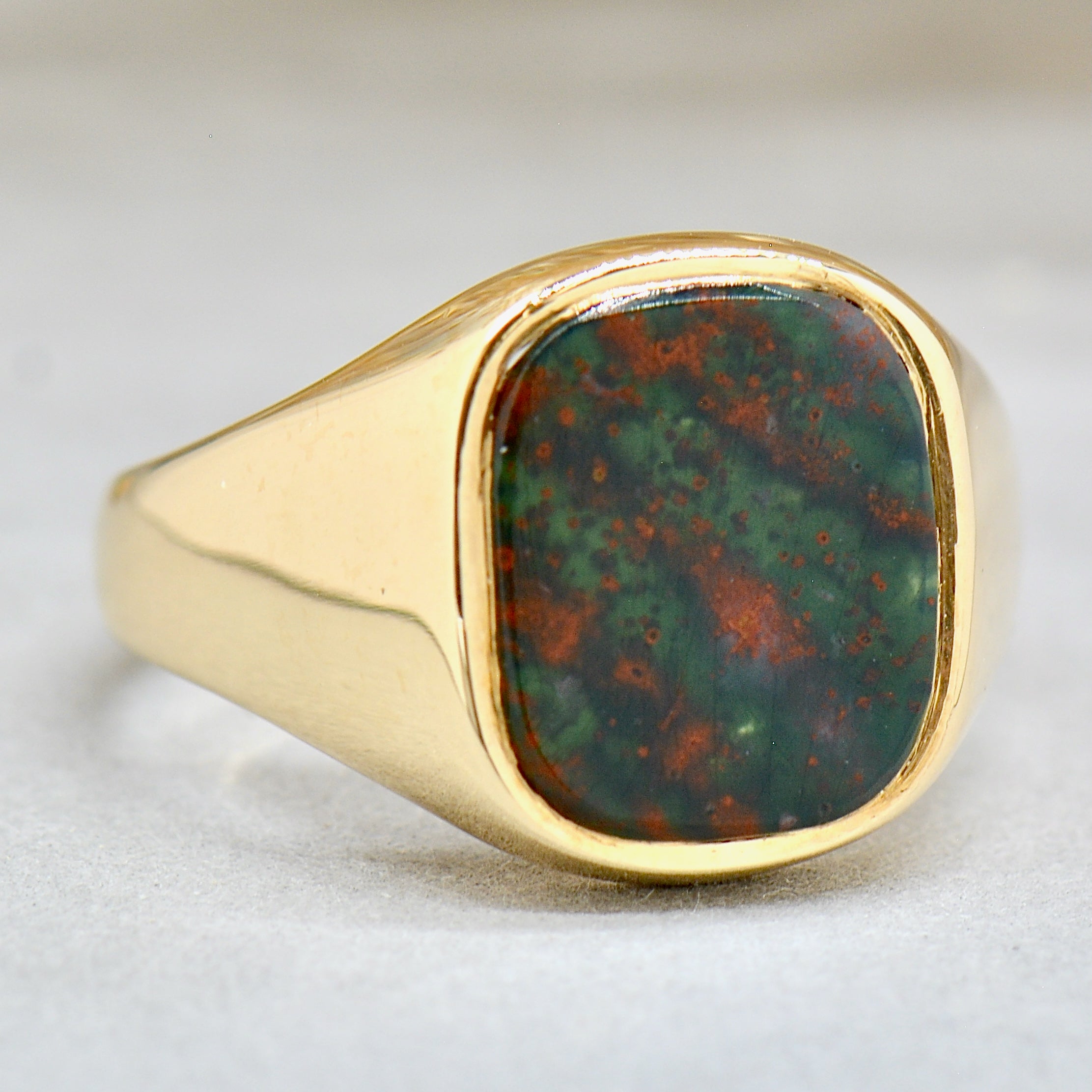 Vintage 1990s Bloodstone 9ct Yellow Gold Mens Rectangle Signet Ring