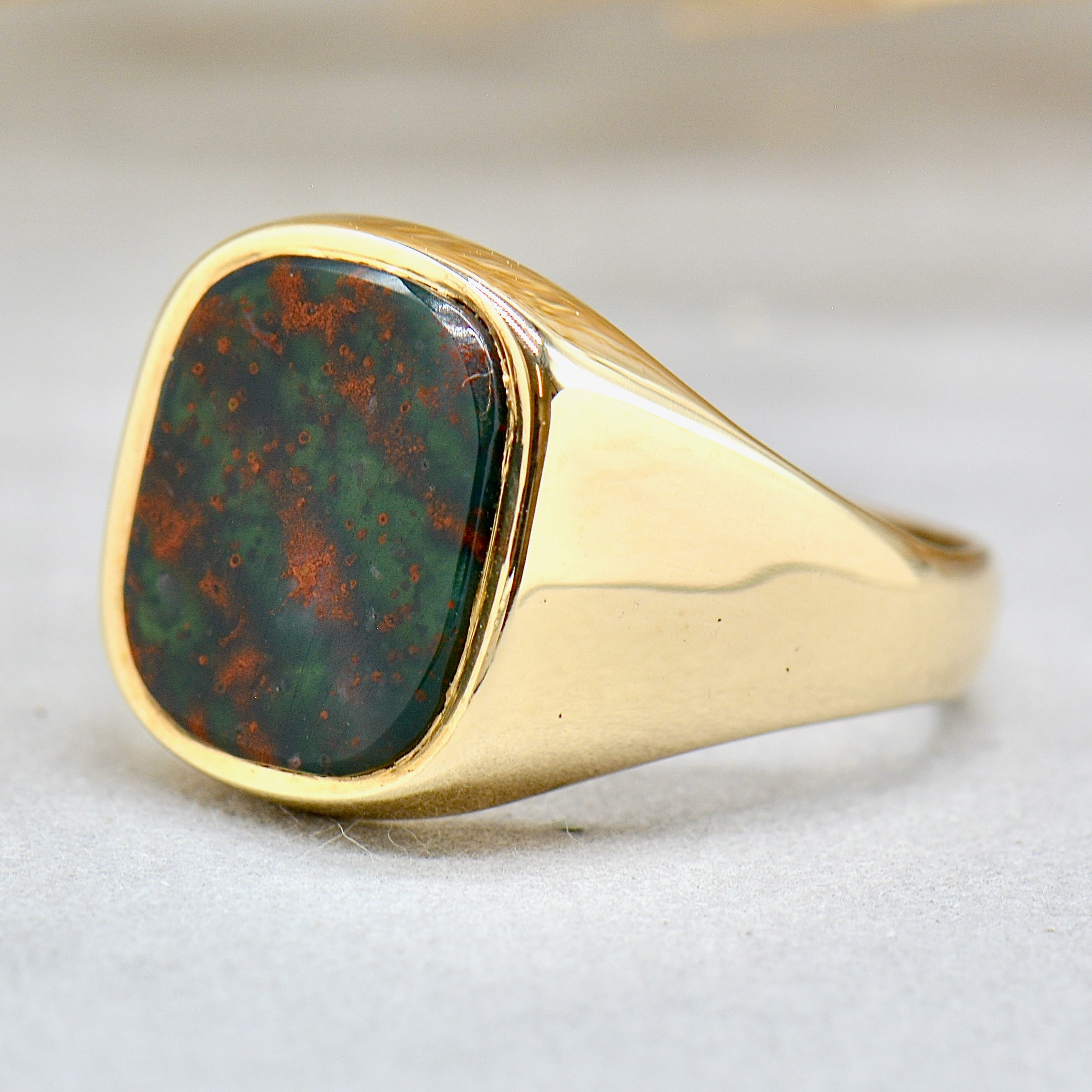 Vintage 1990s Bloodstone 9ct Yellow Gold Mens Rectangle Signet Ring