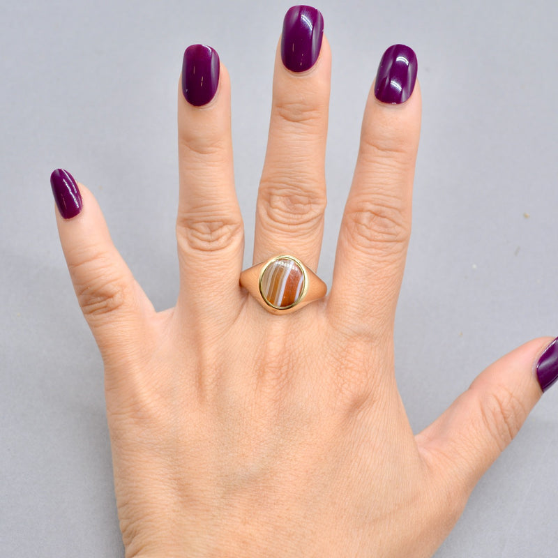 Vintage 1960s Banded Agate 9ct Yellow Gold Signet Ring