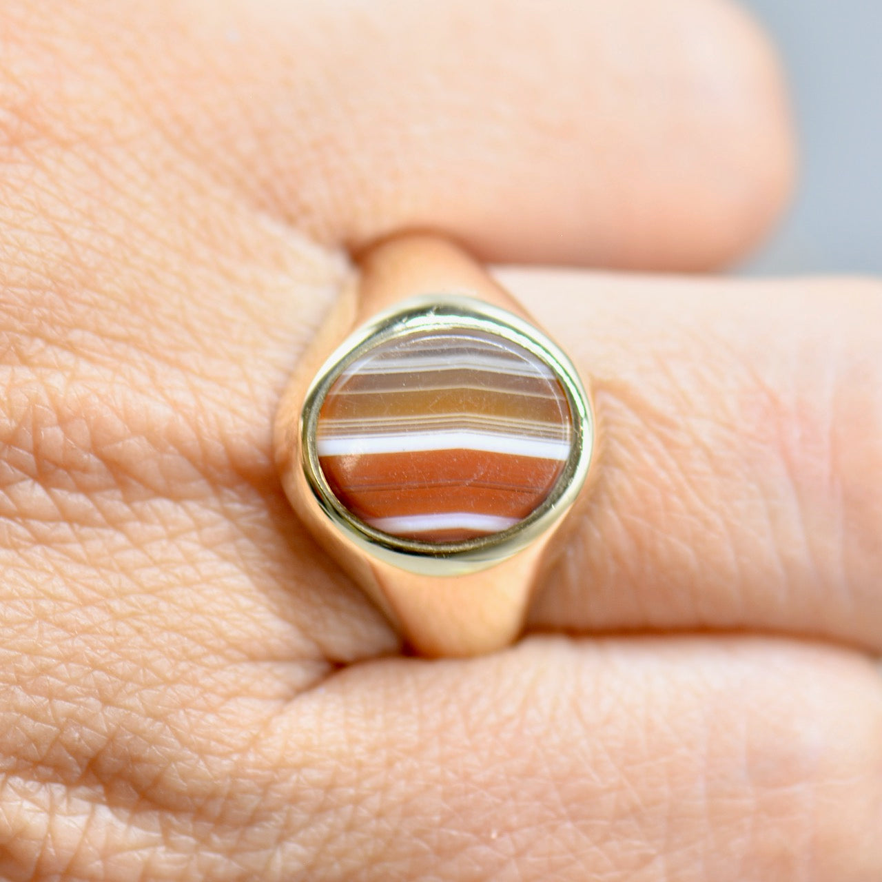 Vintage 1960s Banded Agate 9ct Yellow Gold Signet Ring