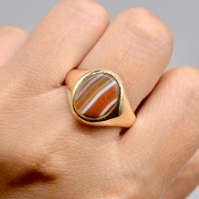 Vintage 1960s Banded Agate 9ct Yellow Gold Signet Ring