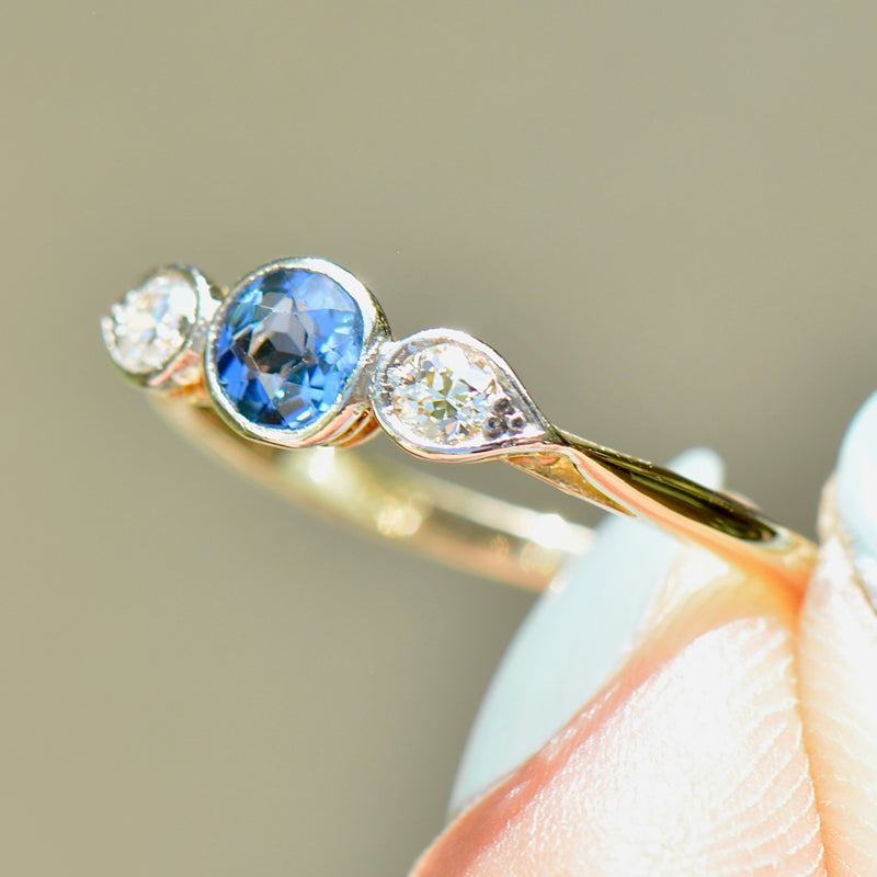 Edwardian OEC Cornflower Blue Sapphire & Diamond 18ct Yellow Gold Trilogy Engagement Ring