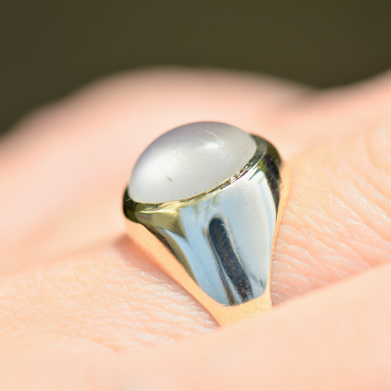 Vintage 1970s Moonstone 9ct Yellow Gold Signet Ring (2.58cts)