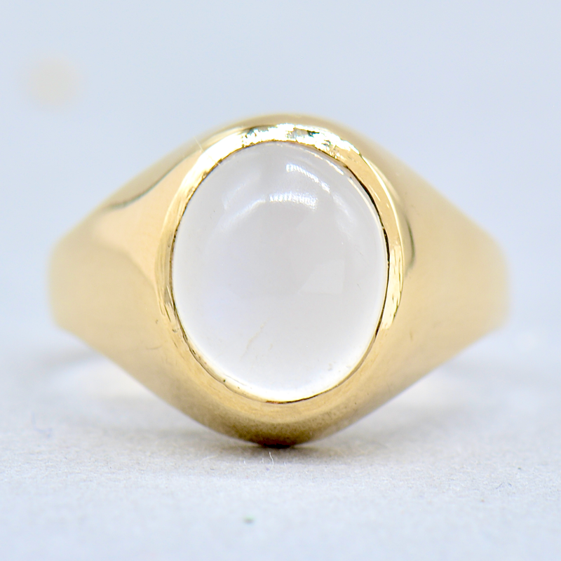 Vintage 1970s Moonstone 9ct Yellow Gold Signet Ring (2.58cts)