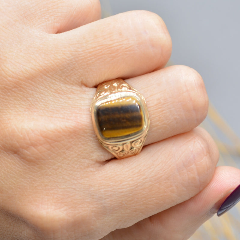 Vintage 1980s Tiger’s Eye 9ct Yellow Gold Mens Engraved Rectangle Signet Ring