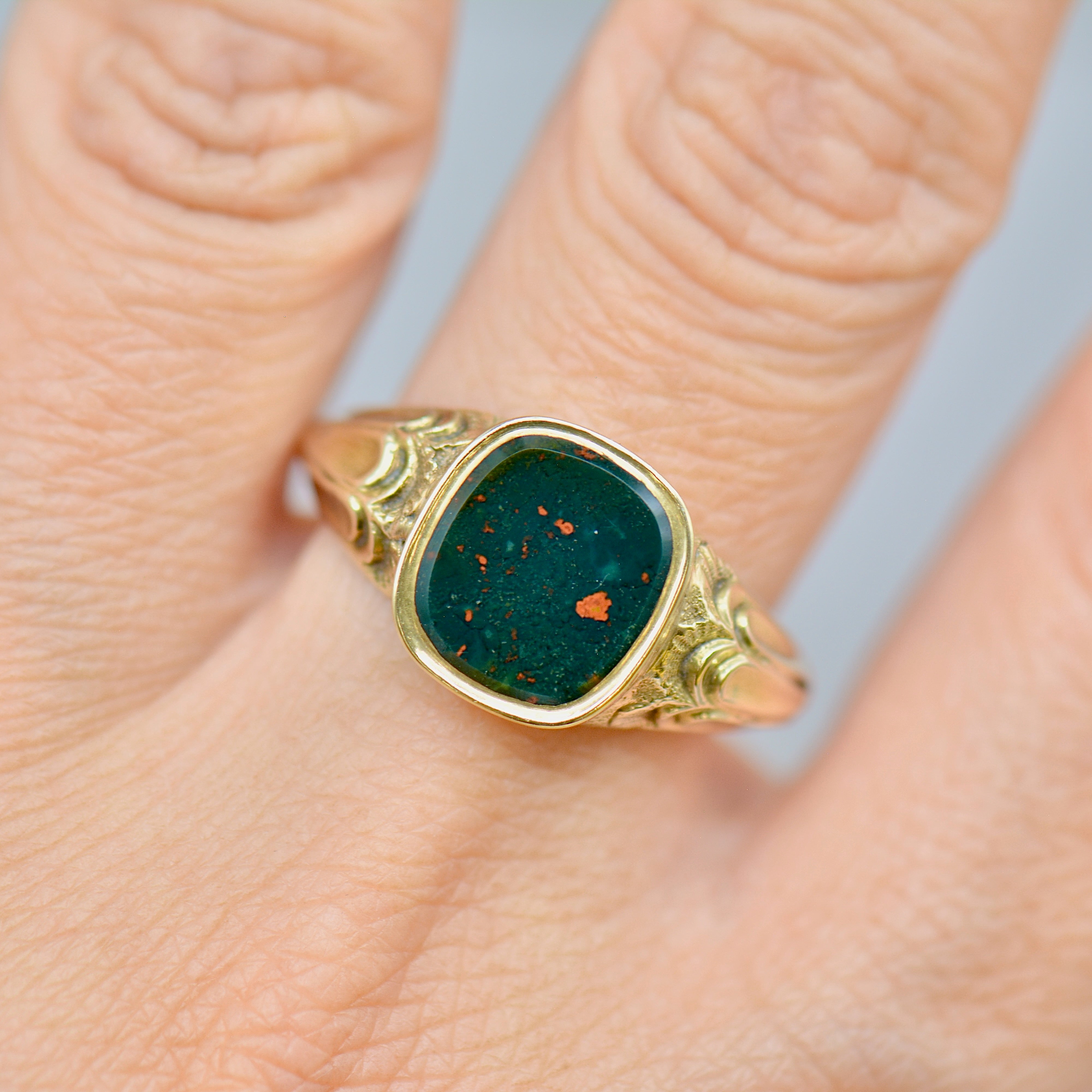 Victorian 14ct Yellow Gold Bloodstone Engraved Bezel Set Signet Ring