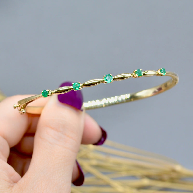 9ct Yellow Gold Emerald Bangle (0.35ct)