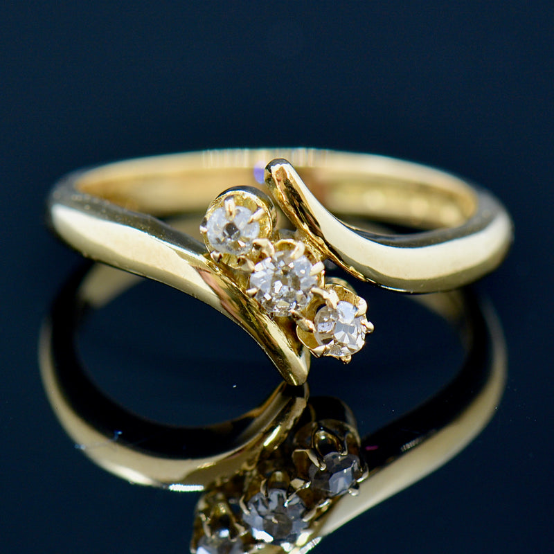 Antique Edwardian 1910 18CT Yellow Gold Trilogy Diamond Ring