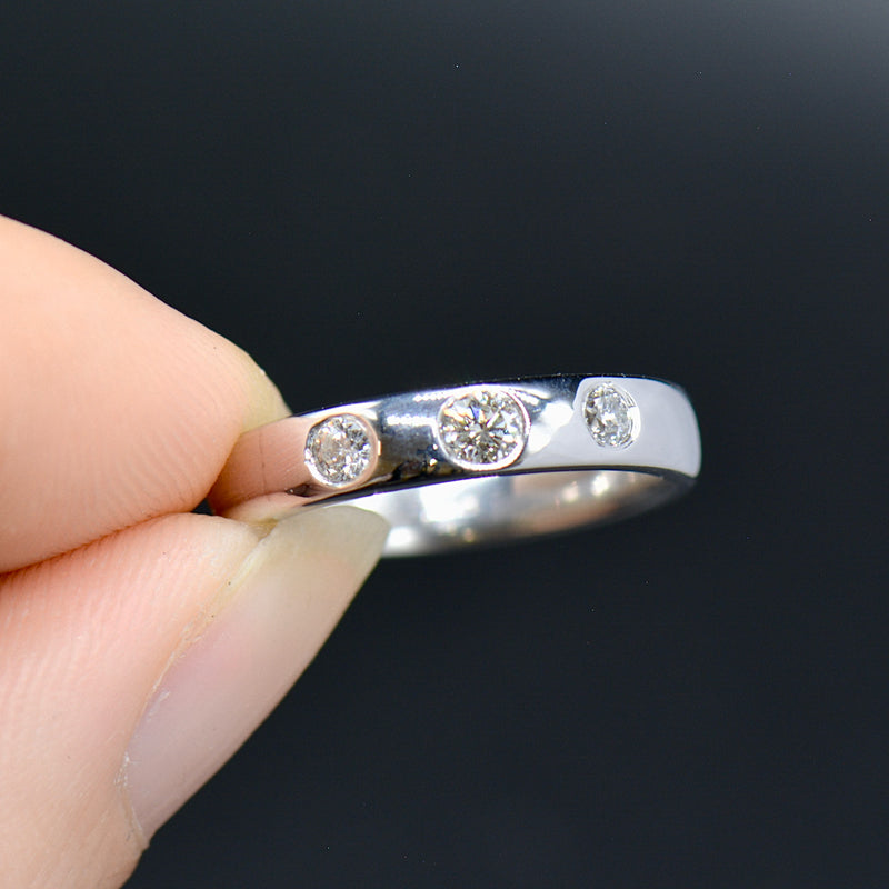 Vintage 18ct White Gold Flush Set Diamond Band (0.27ct)