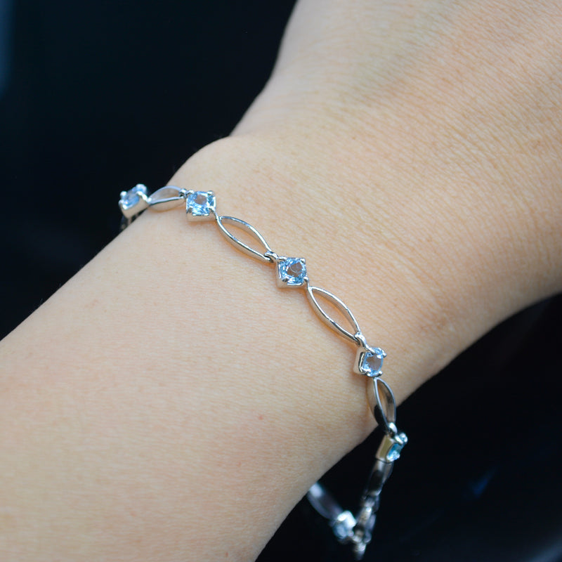 9CT White Gold Sky Blue Topaz Bracelet