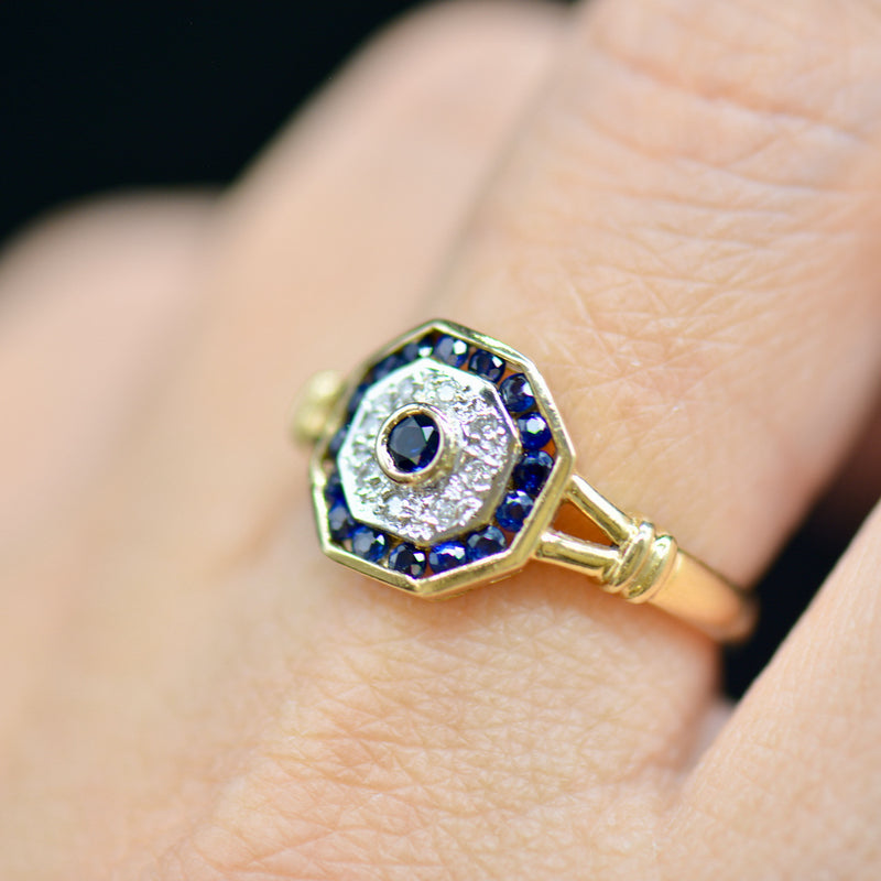 Vintage 18CT Gold Sapphire & Diamond Target / Cluster Ring