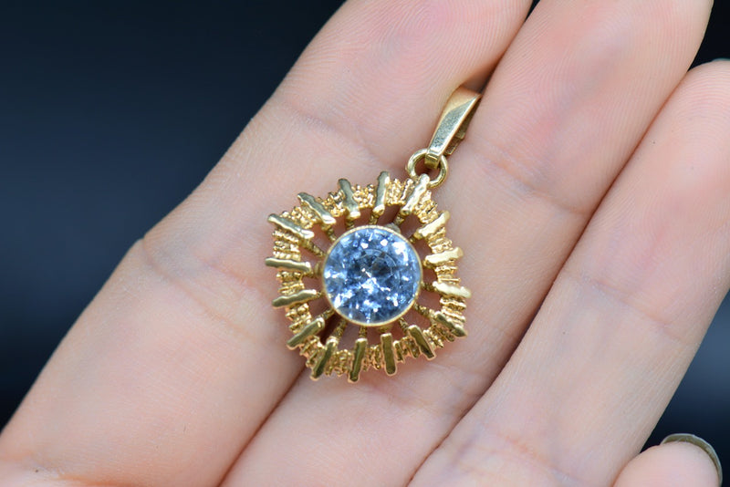 Vintage 1970s 9CT Yellow Gold Starburst Brutalist Synthetic Blue Spinel Pendant