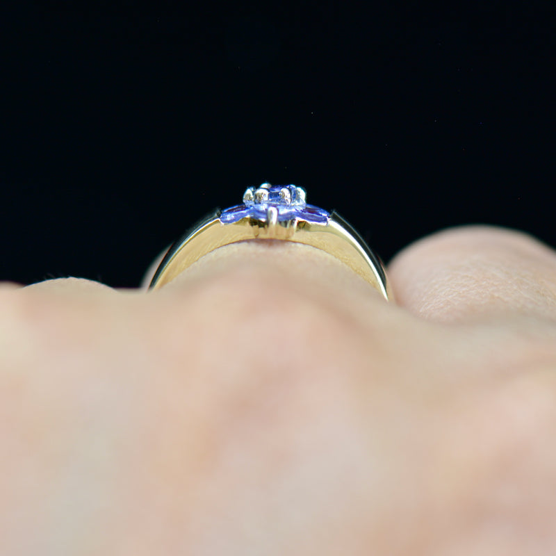 9CT Yellow Gold Tanzanite Flower Floral Cluster Ring